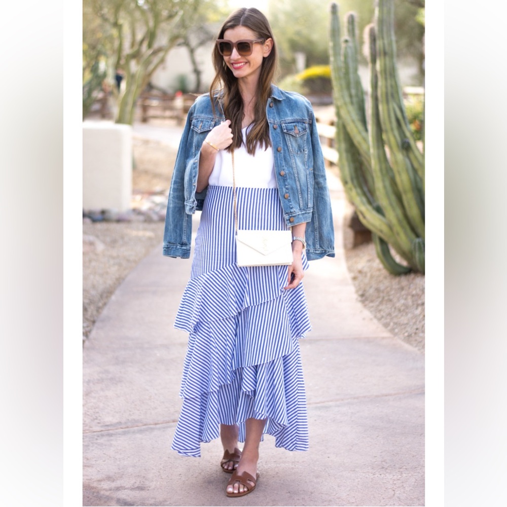 NWT Banana Republic Tiered ruffle maxi skirt.
Cascading ruffles, Size 8